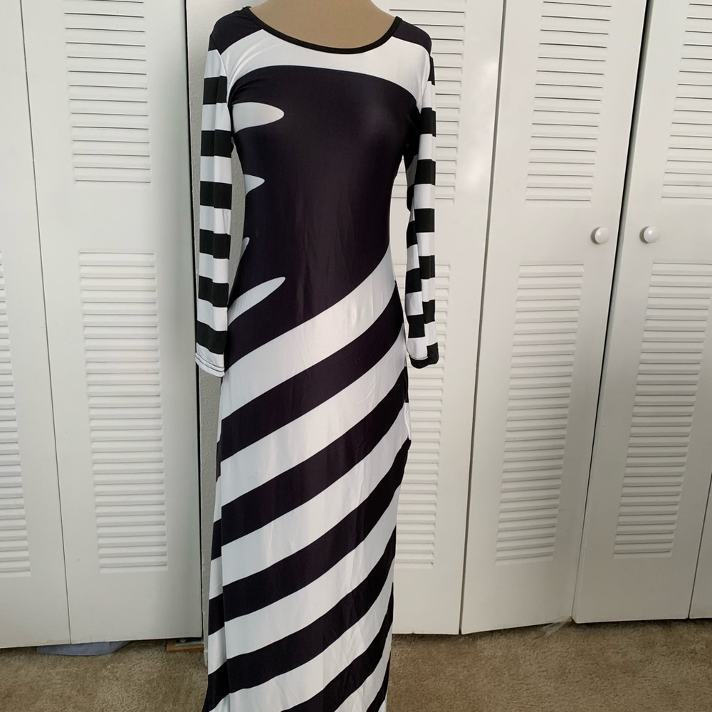 Dress - Picture 2 of 4